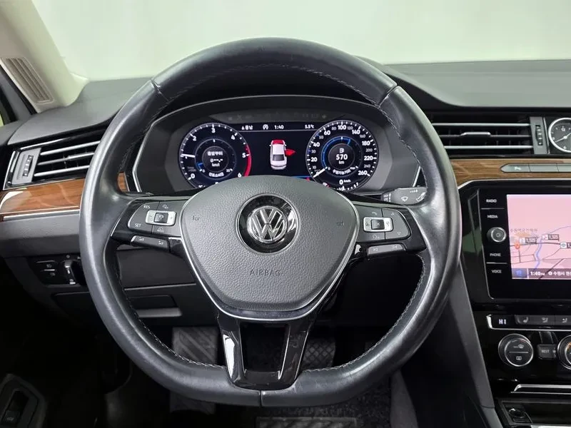 VW Passat 2.0 TDI, снимка 13 - Автомобили и джипове - 54299820