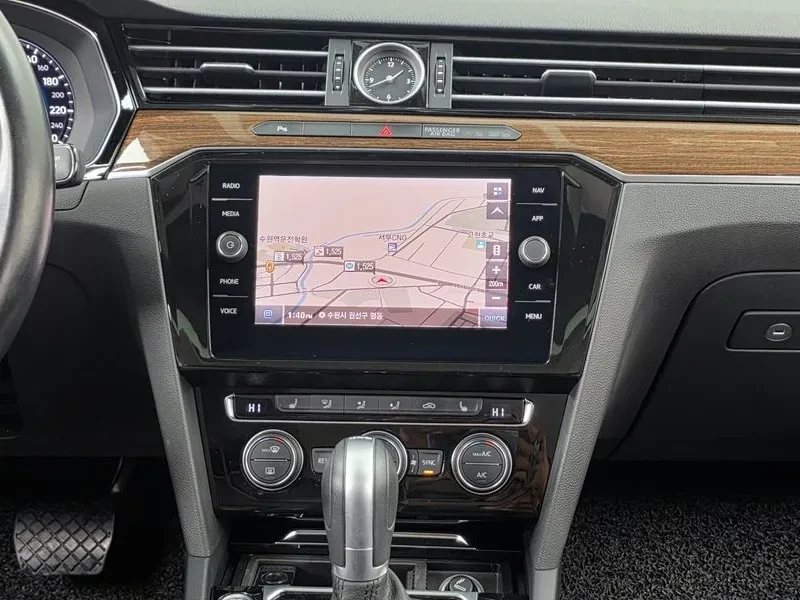 VW Passat 2.0 TDI, снимка 14 - Автомобили и джипове - 54299820