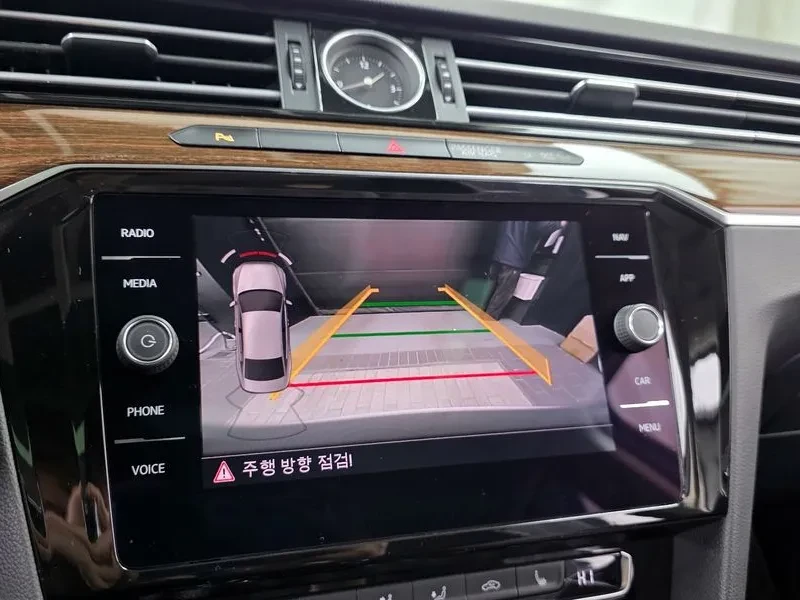 VW Passat 2.0 TDI, снимка 15 - Автомобили и джипове - 54299820