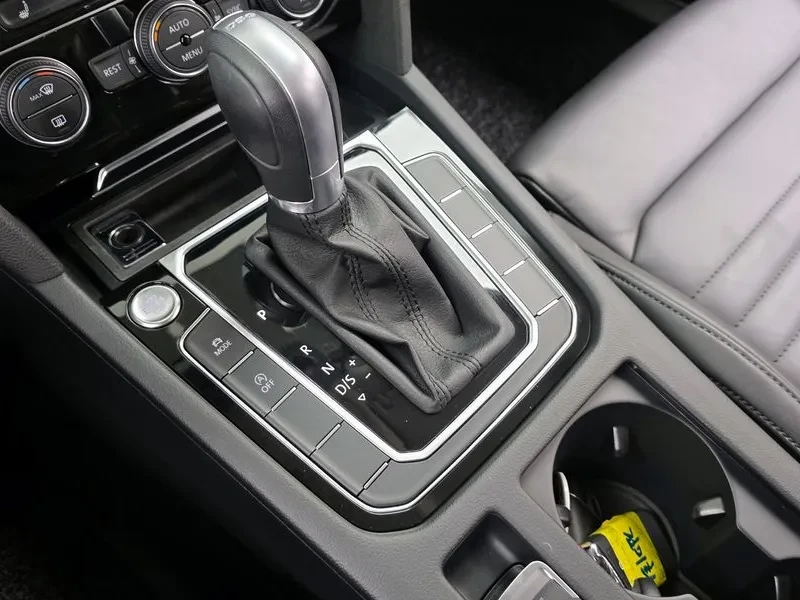 VW Passat 2.0 TDI, снимка 9 - Автомобили и джипове - 54299820