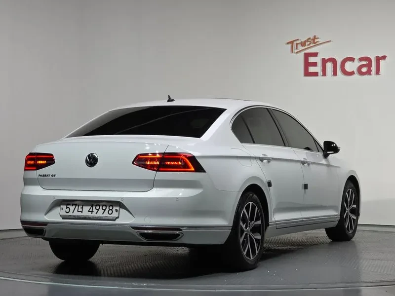 VW Passat 2.0 TDI, снимка 2 - Автомобили и джипове - 54299820