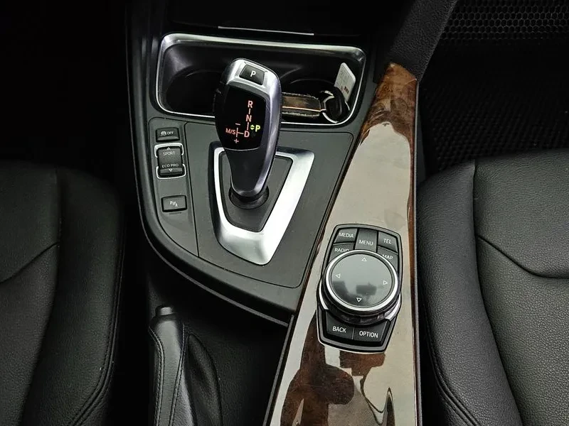 BMW 320 d, снимка 9 - Автомобили и джипове - 54589645