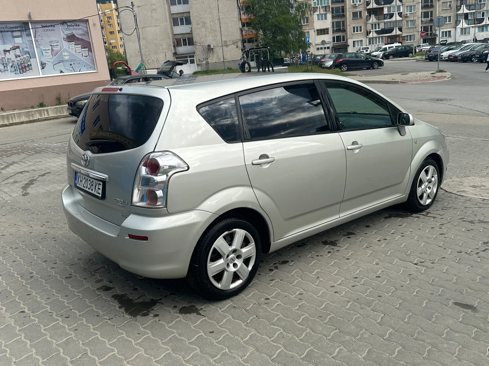 Toyota Verso 2.2 D4D Face Lift, снимка 4 - Автомобили и джипове - 53001086