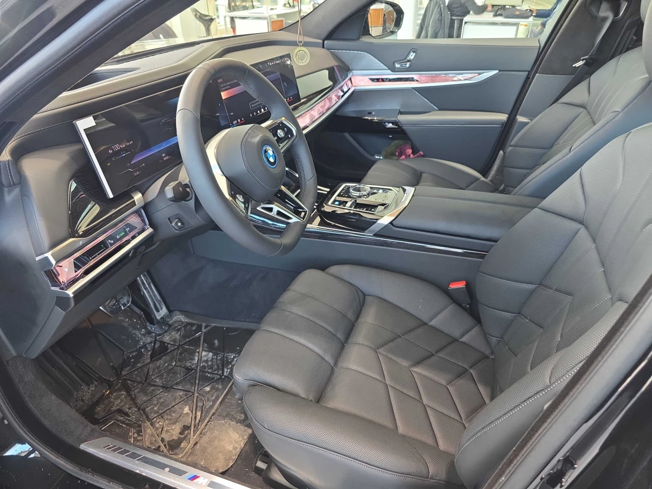 BMW i7 CARFAX* АВТОФИНАНСИРАНЕ БЕЗ ПЪРВОНАЧАЛНА ВНОСКА - изображение 5