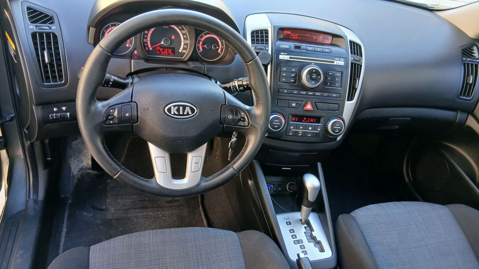 Kia Ceed 1.6 i - изображение 10