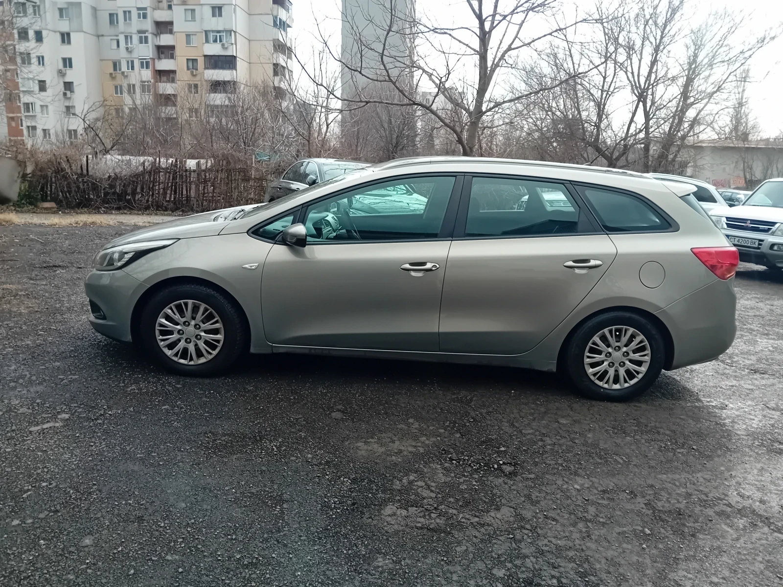 Kia Ceed 1.4, снимка 3 - Автомобили и джипове - 53753138