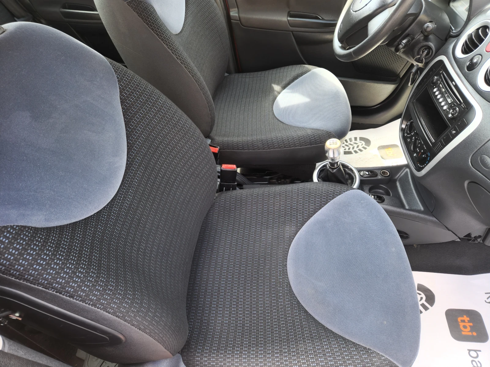 Citroen C3 1.4 i , снимка 7 - Автомобили и джипове - 54163312