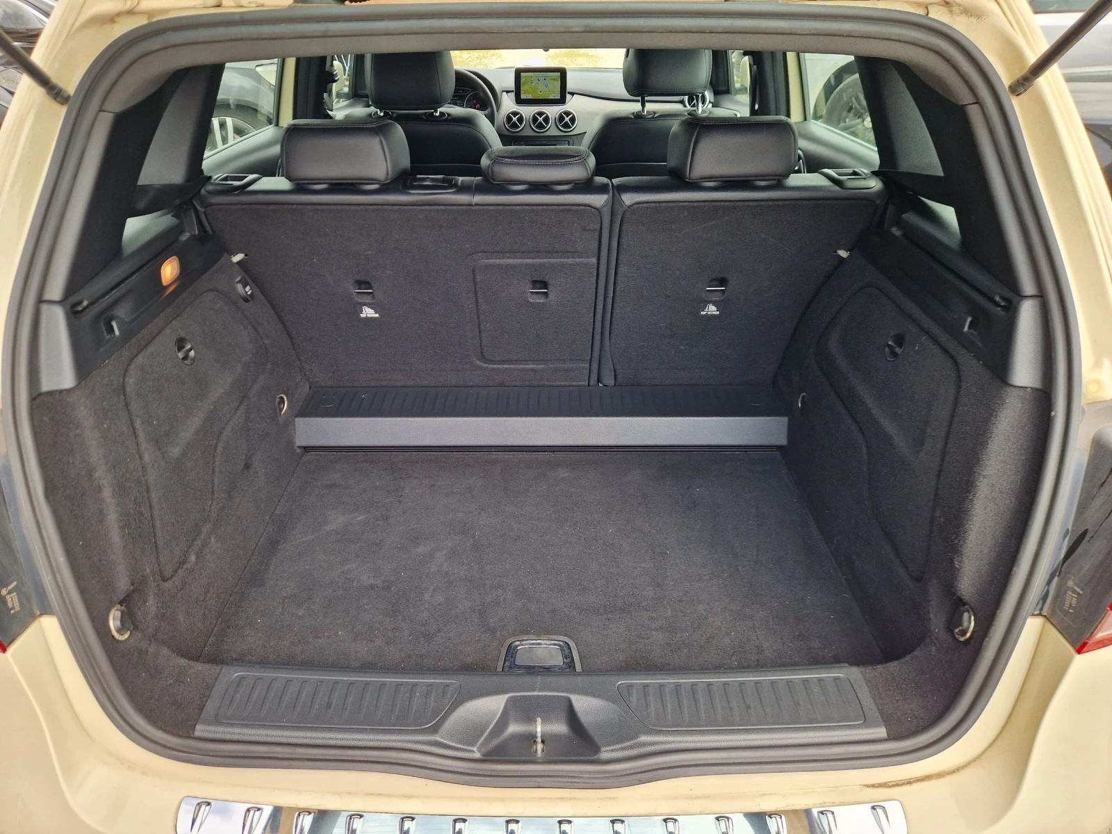 Mercedes-Benz B 180 Автомат / Бартер  / Лизинг / Обслужен , снимка 15 - Автомобили и джипове - 54556441