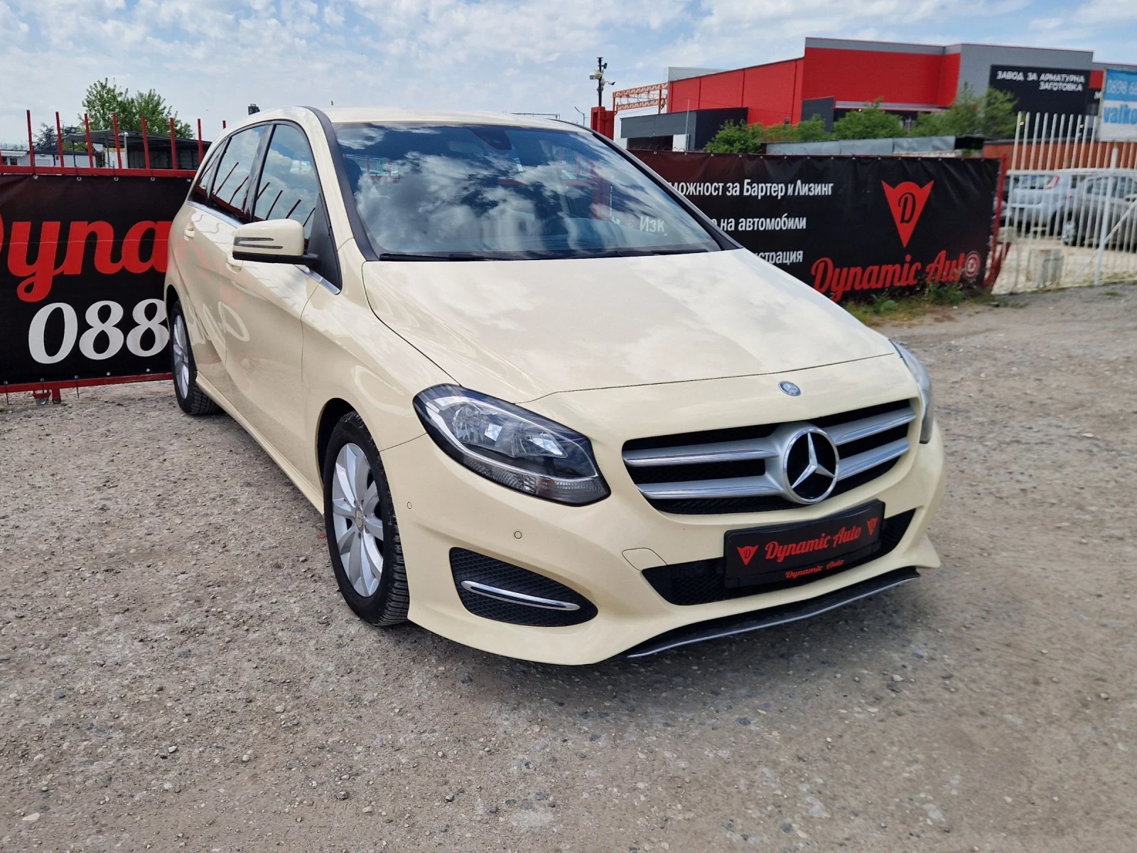 Mercedes-Benz B 180 Автомат / Бартер  / Лизинг / Обслужен , снимка 3 - Автомобили и джипове - 54556441
