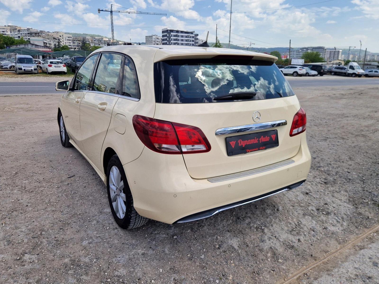 Mercedes-Benz B 180 Автомат / Бартер  / Лизинг / Обслужен , снимка 4 - Автомобили и джипове - 54556441
