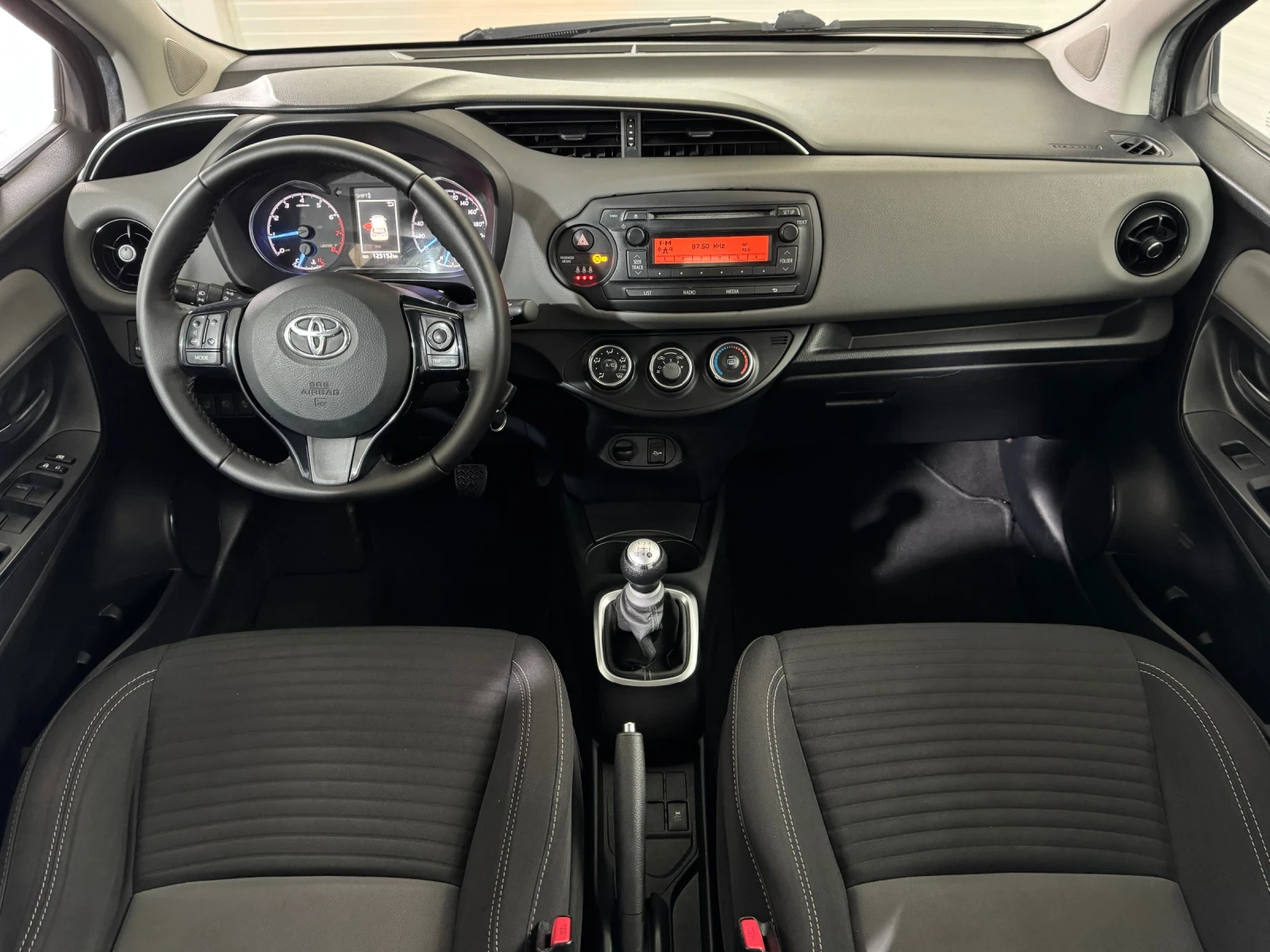 Toyota Yaris 1.0 i ACTIVE - FACE LIFT - 125.000 km!, снимка 9 - Автомобили и джипове - 54586281