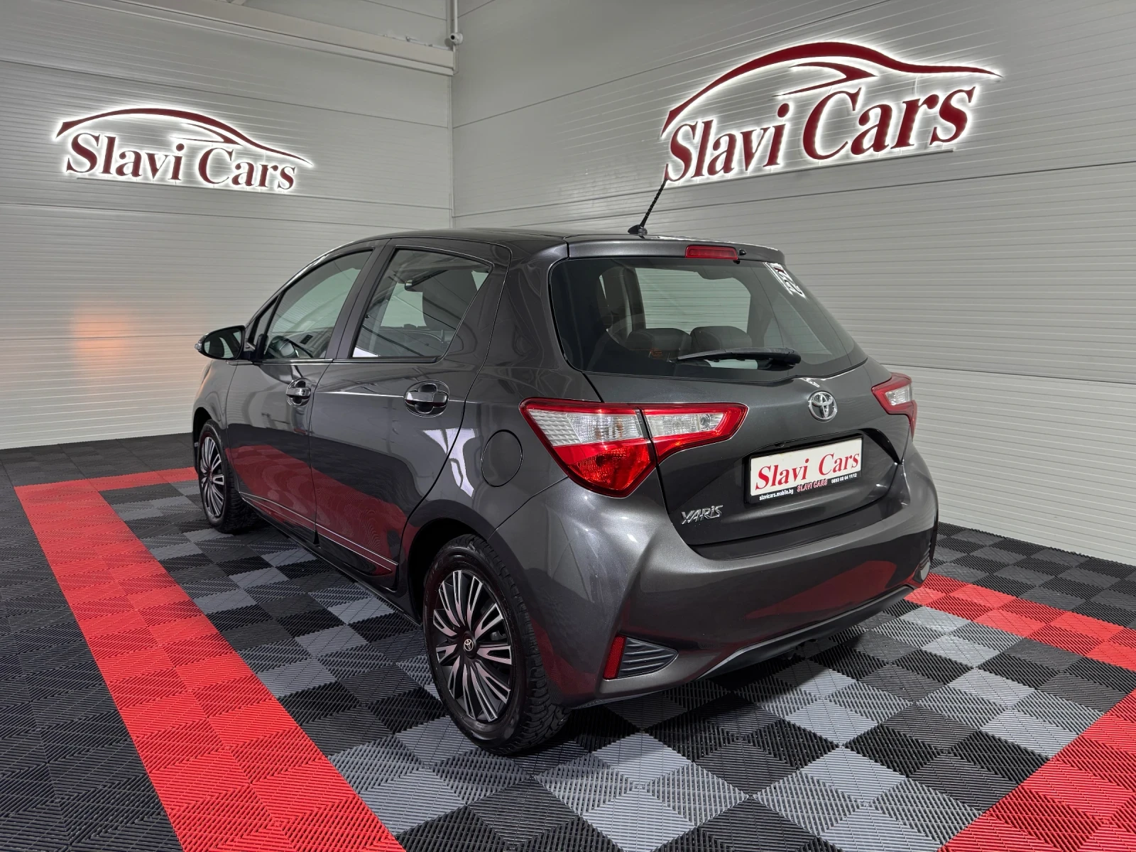Toyota Yaris 1.0 i ACTIVE - FACE LIFT - 125.000 km!, снимка 4 - Автомобили и джипове - 54586281