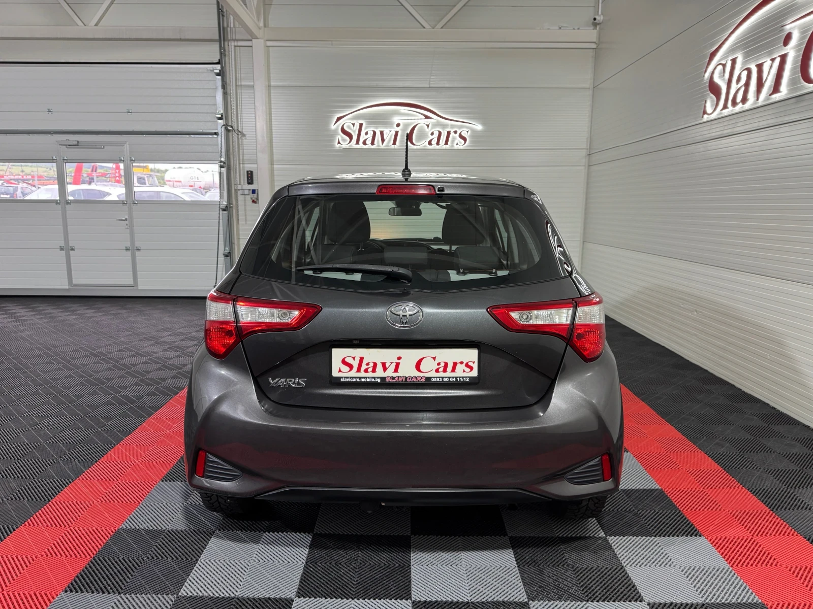 Toyota Yaris 1.0 i ACTIVE - FACE LIFT - 125.000 km!, снимка 5 - Автомобили и джипове - 54586281