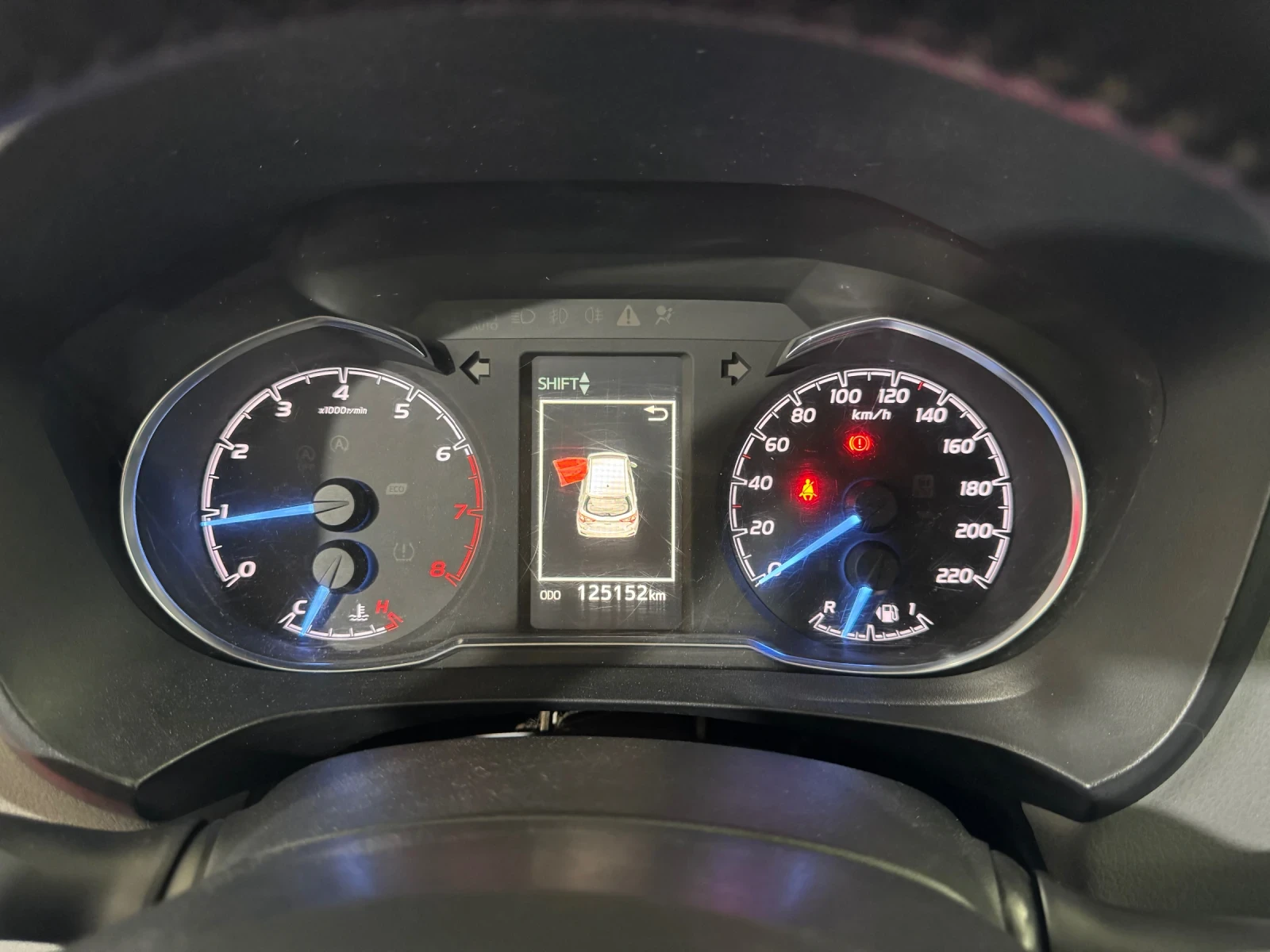 Toyota Yaris 1.0 i ACTIVE - FACE LIFT - 125.000 km!, снимка 11 - Автомобили и джипове - 54586281