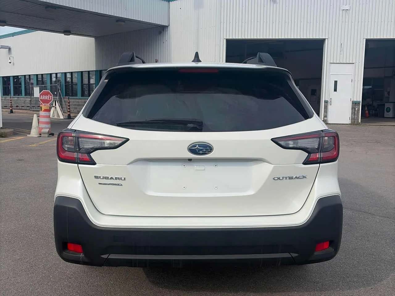 Subaru Outback * Convenience * CARFAX * ОПЦИЯ ЗА ФИНАНСИРАНЕ, снимка 4 - Автомобили и джипове - 55647575