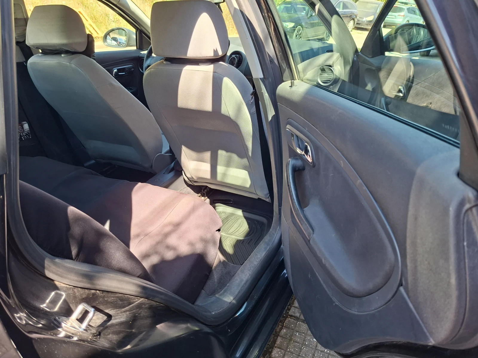 Seat Ibiza 1.4, снимка 11 - Автомобили и джипове - 55674334