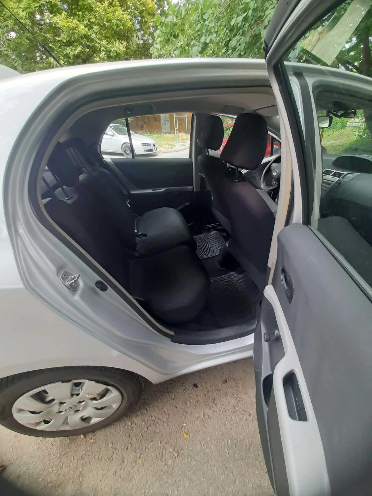 Toyota Yaris, снимка 5 - Автомобили и джипове - 55961827
