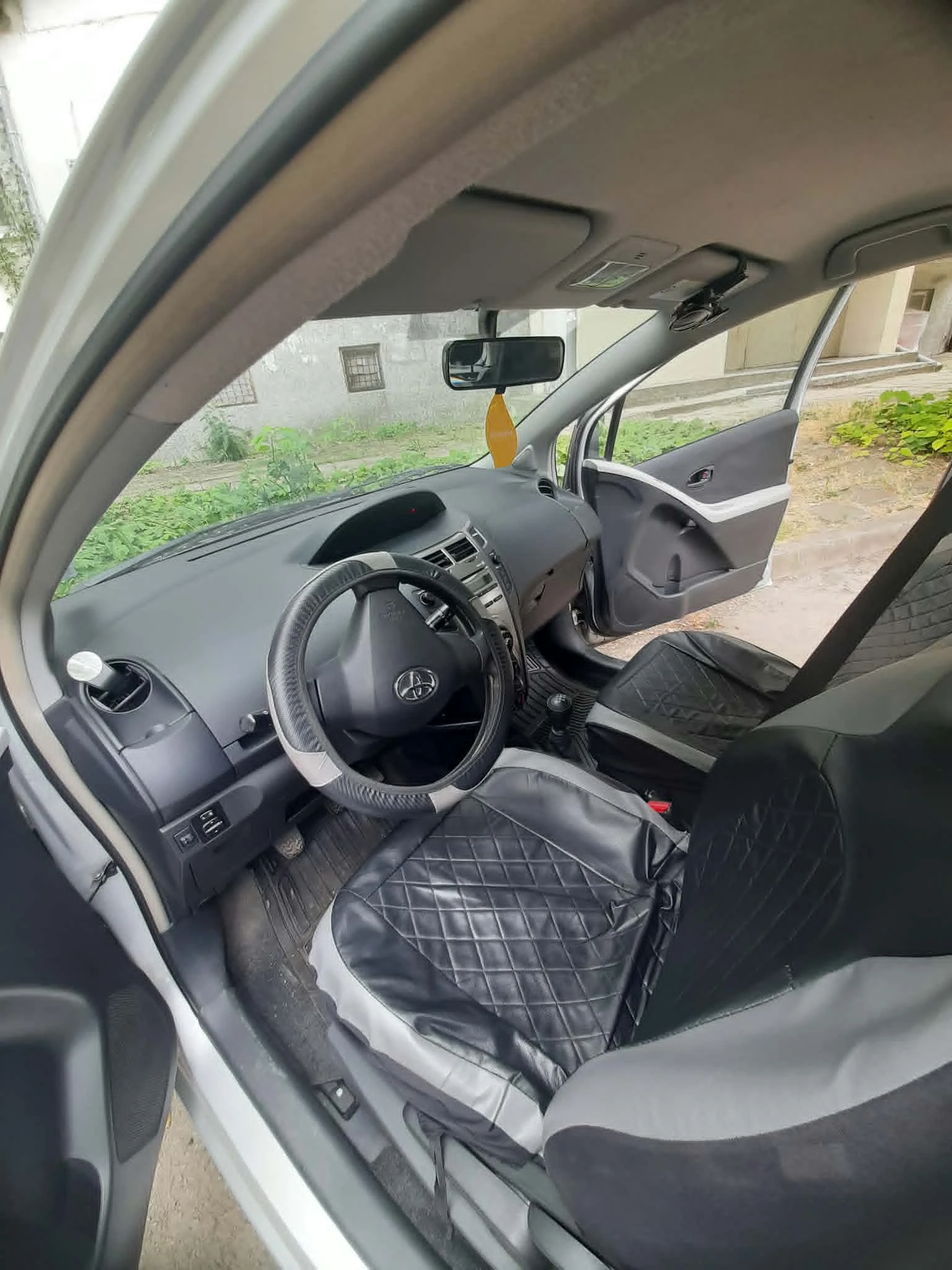 Toyota Yaris, снимка 4 - Автомобили и джипове - 55961827