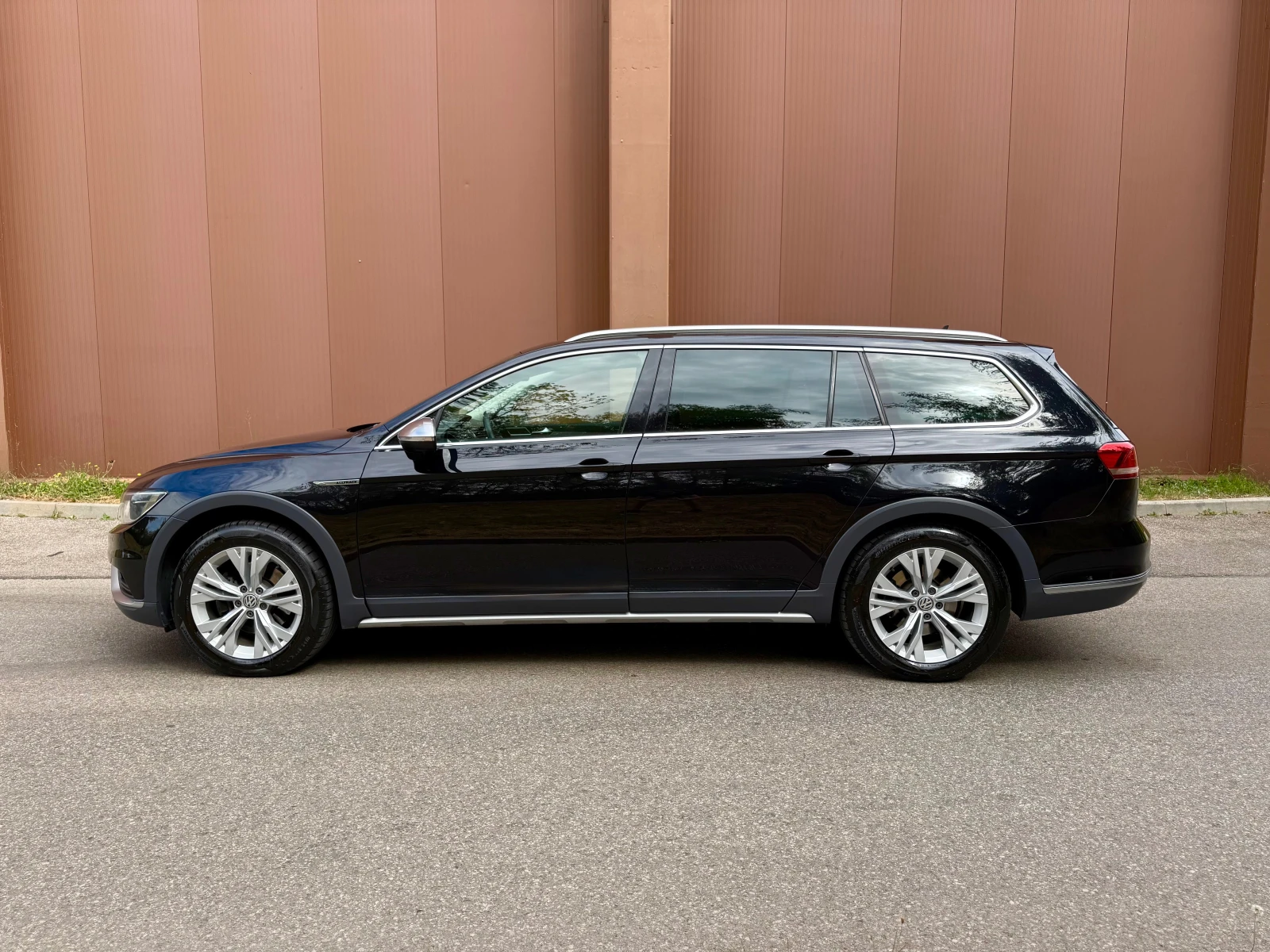 VW Passat 4MOTION| 190 к.с.| DSG| PANORAMA| MASSAGE ГАРАНЦИЯ, снимка 2 - Автомобили и джипове - 56088276