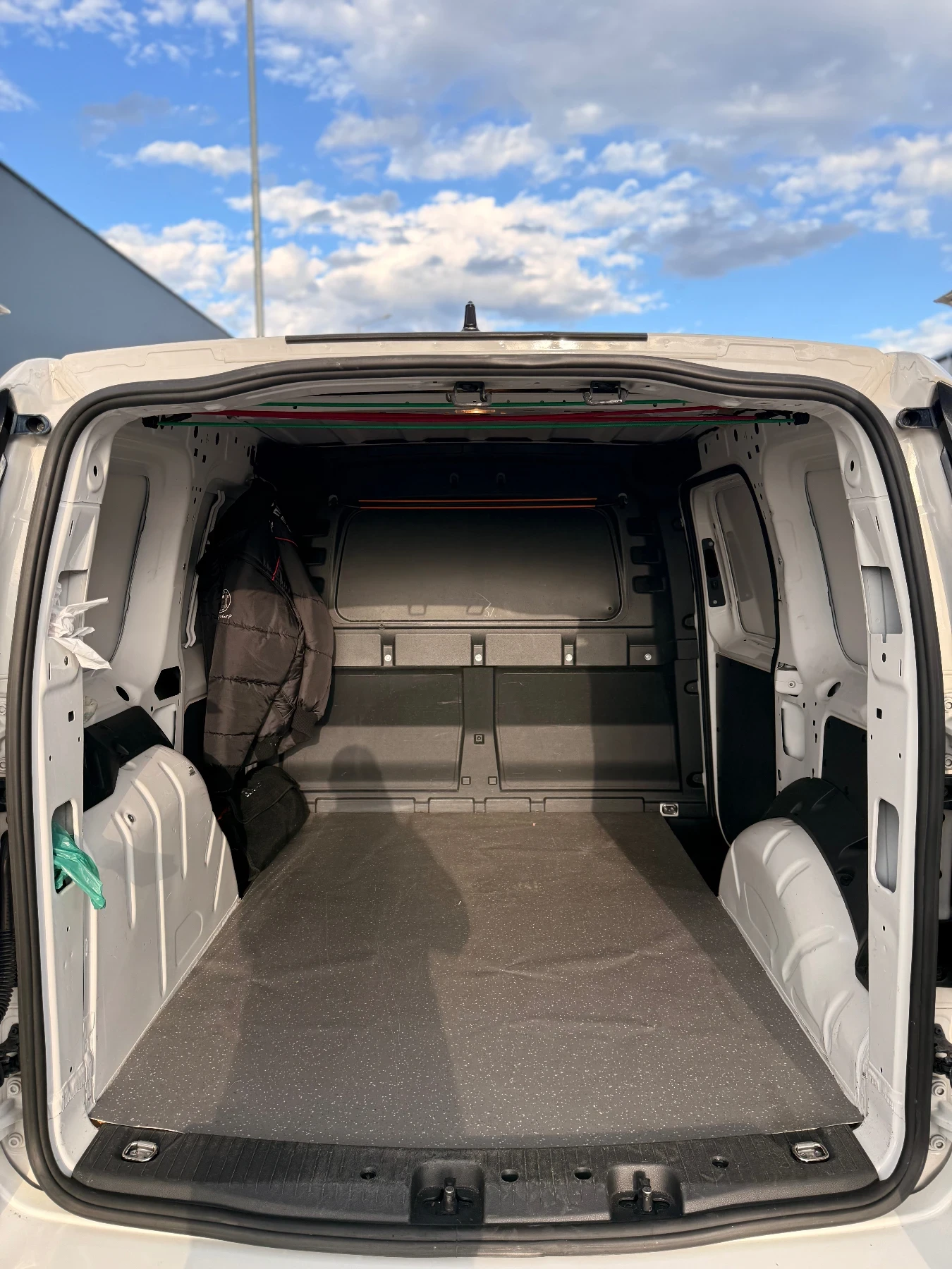 VW Caddy 2.0TDI, снимка 7 - Автомобили и джипове - 56591252