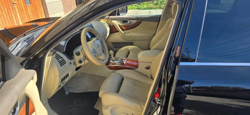 Infiniti QX70, снимка 8 - Автомобили и джипове - 52241659