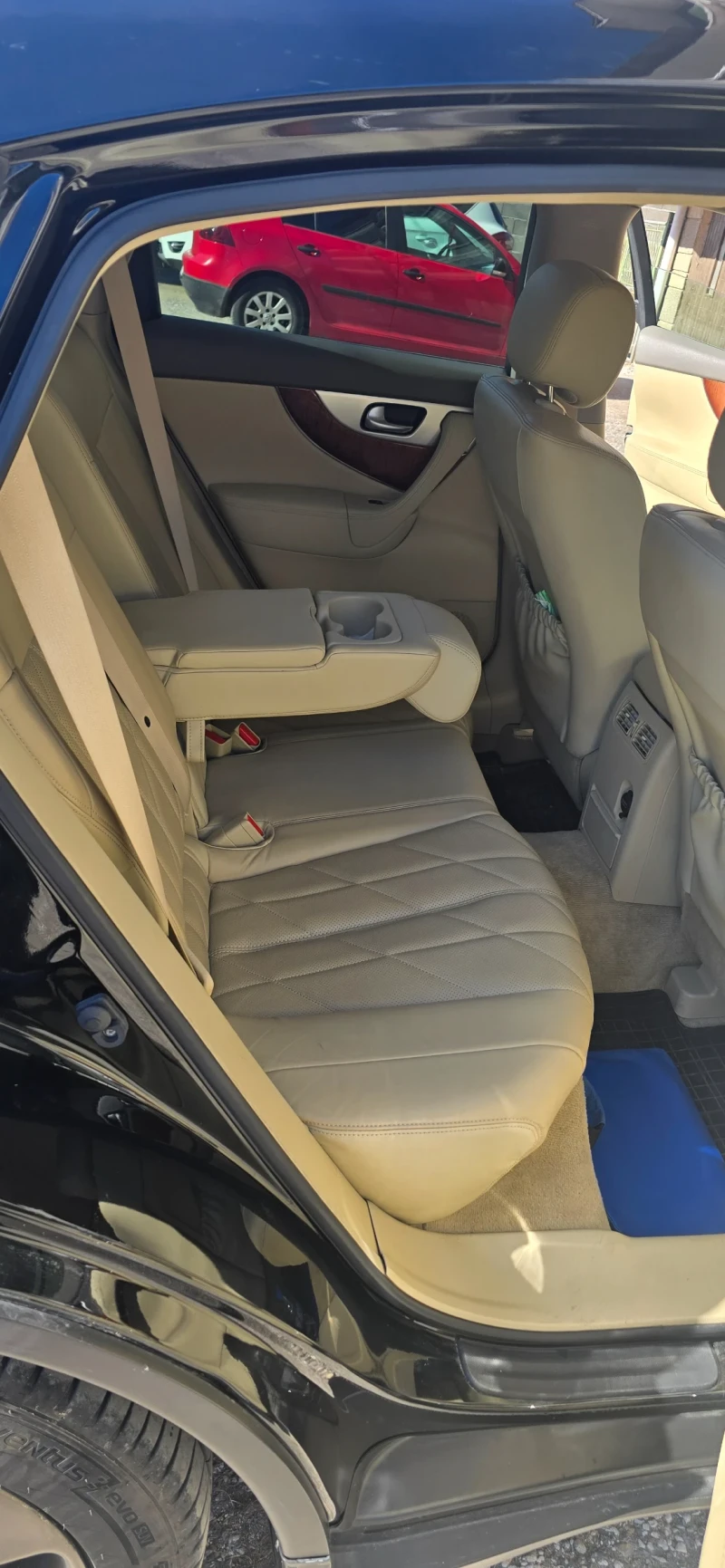 Infiniti QX70, снимка 10 - Автомобили и джипове - 52241659