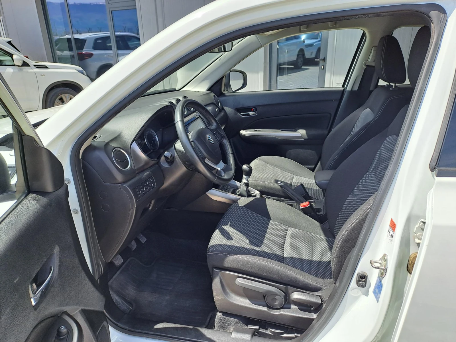 Suzuki Vitara 1.4 GL+ Booster Jet HYBRID 4X4 - изображение 10