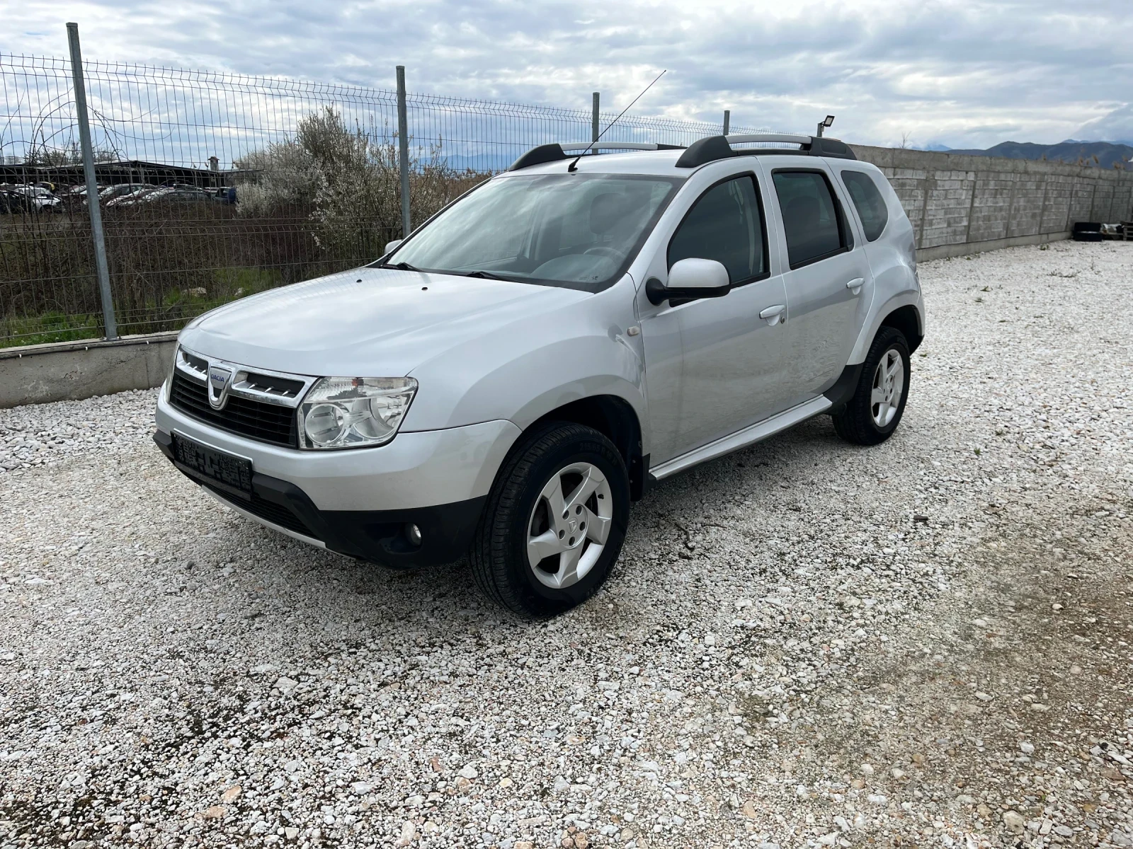 Dacia Duster 1.5 DCI, снимка 3 - Автомобили и джипове - 54088310