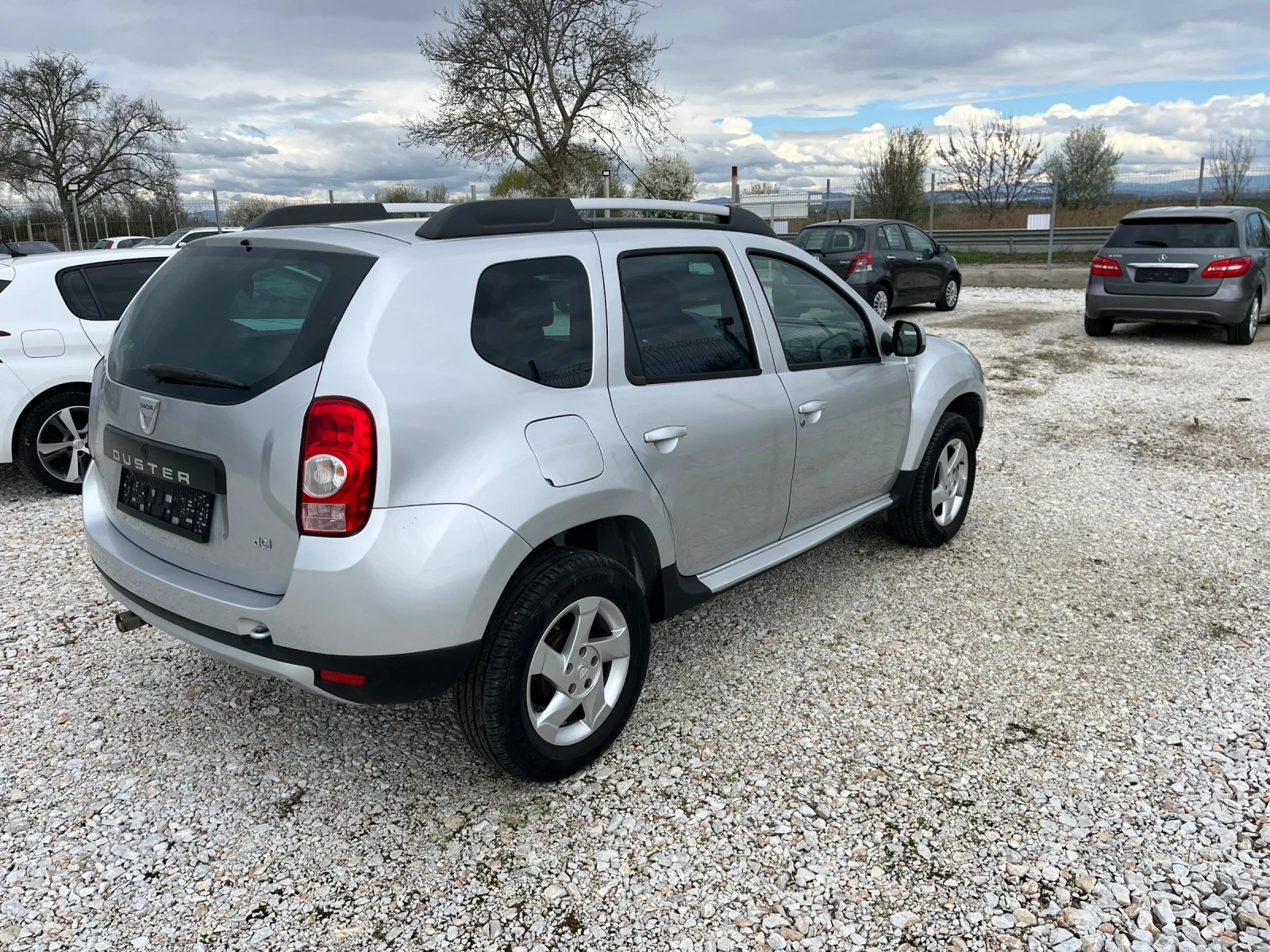 Dacia Duster 1.5 DCI, снимка 5 - Автомобили и джипове - 54088310