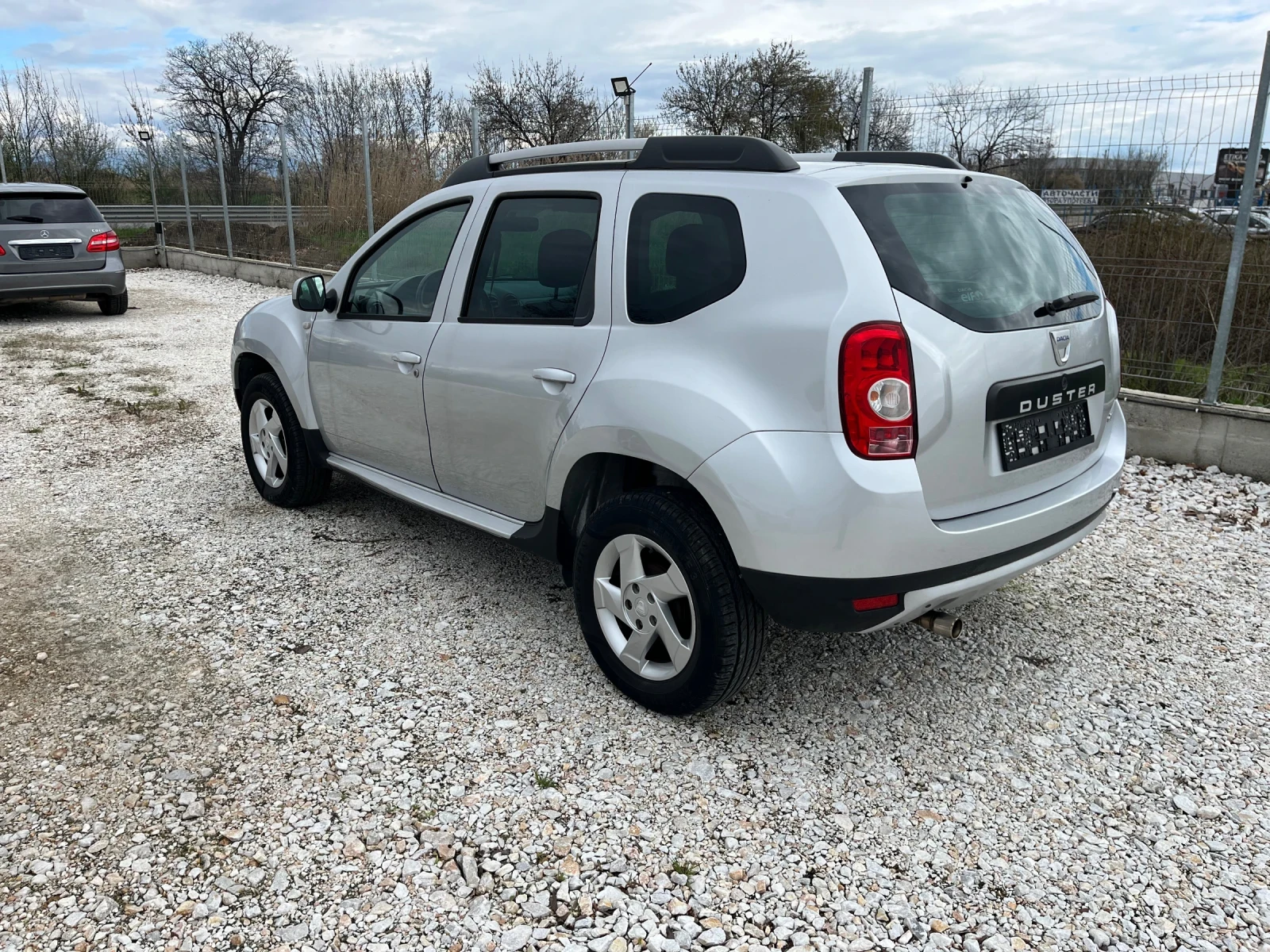 Dacia Duster 1.5 DCI, снимка 4 - Автомобили и джипове - 54088310