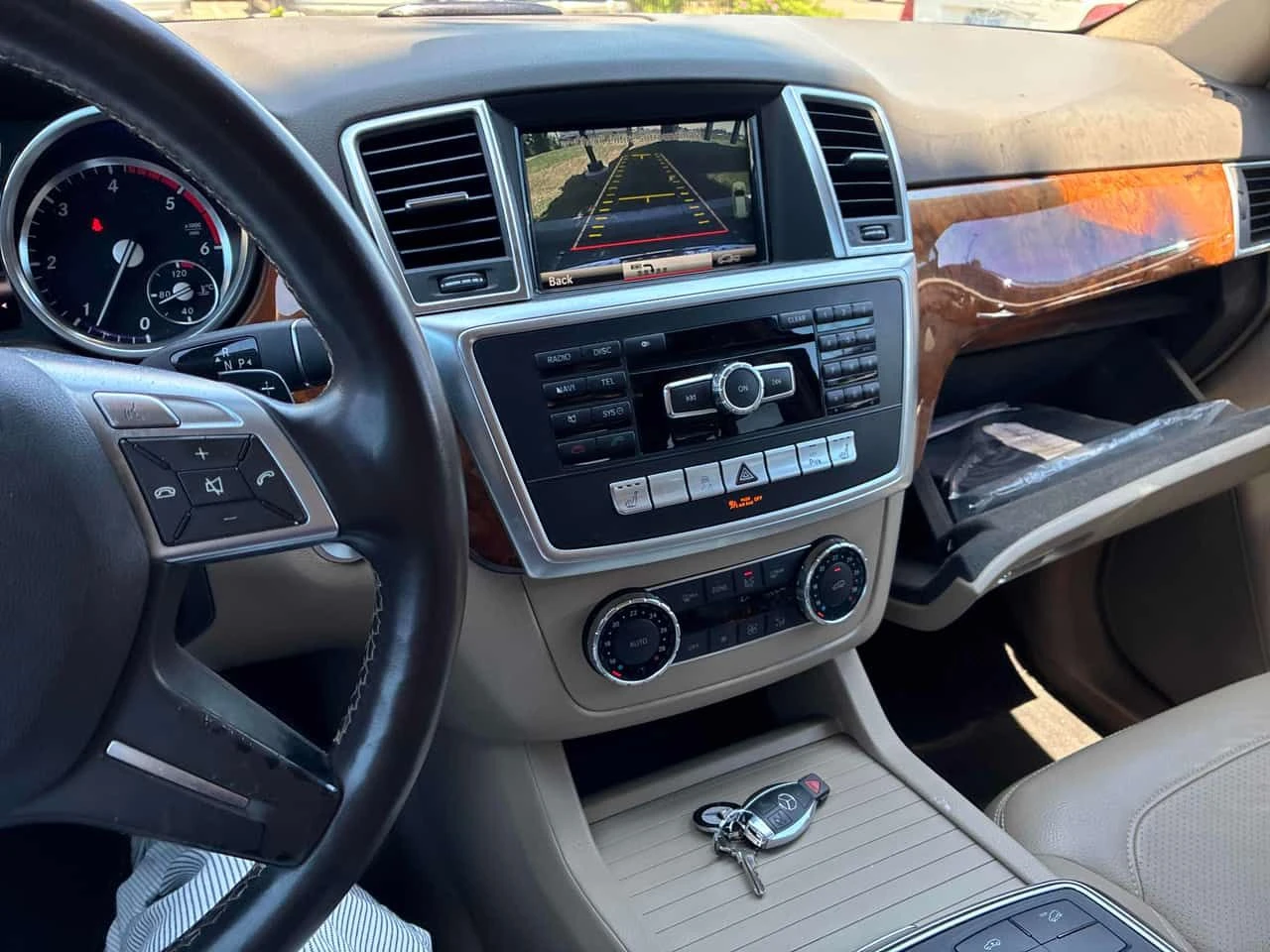 Mercedes-Benz ML 350 BlueTEC/ПОДГРЕВИ/ПАНОРАМА/OT MERCEDES, снимка 9 - Автомобили и джипове - 54795696
