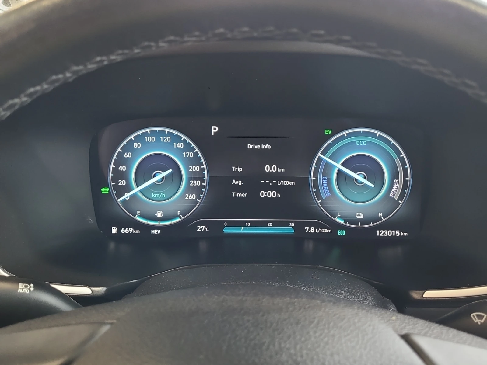 Hyundai Santa fe LUXURY* Pano* Back cam* Обдухване* Подгрев* Keyles, снимка 8 - Автомобили и джипове - 54820619
