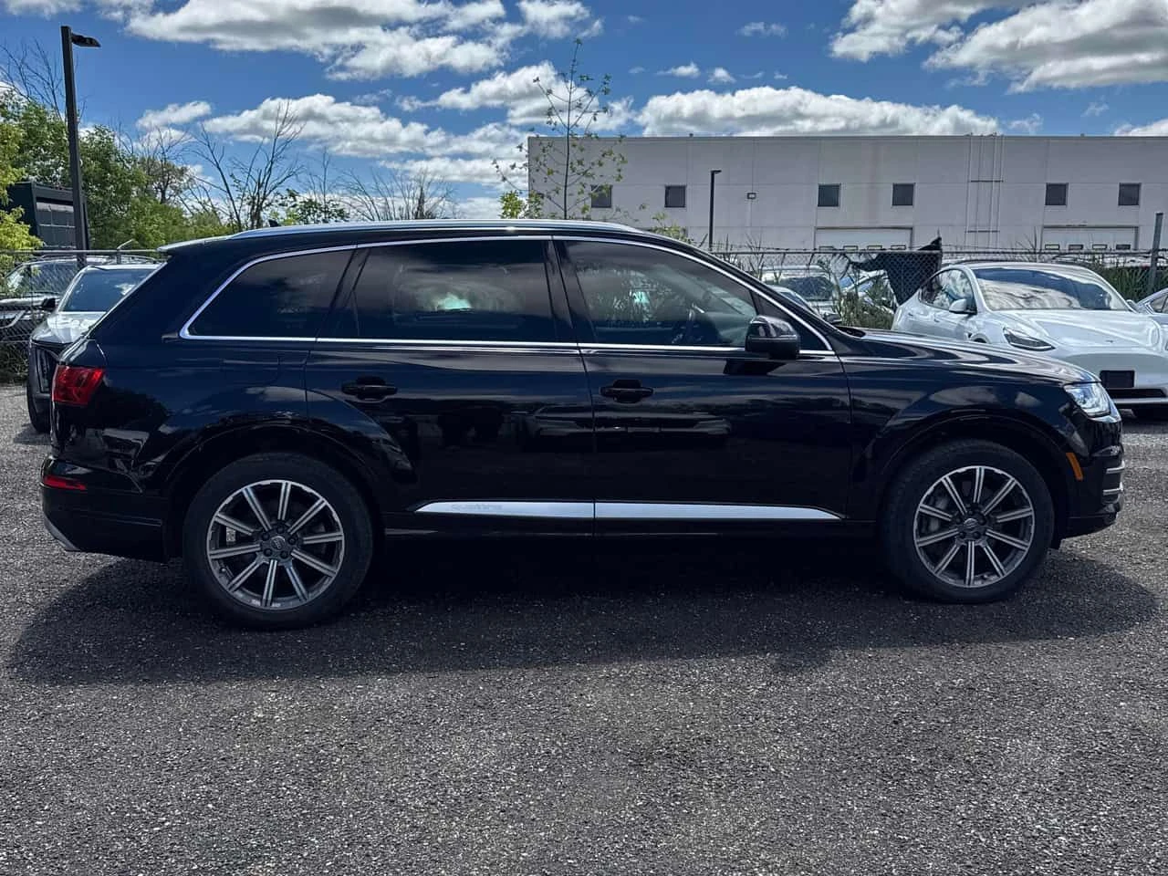 Audi Q7 * Komfort * АВТОКРЕДИТ БЕЗ ПЪРВОНАЧАЛНА ВНОСКА* , снимка 3 - Автомобили и джипове - 54920745