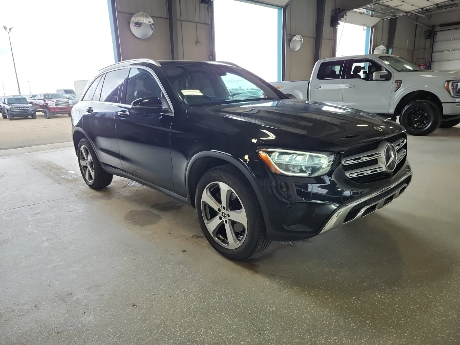 Mercedes-Benz GLC 300 ПАНОРАМА * ПОДГРЕВИ * Blind Spot * CARFAX, снимка 2 - Автомобили и джипове - 54991589