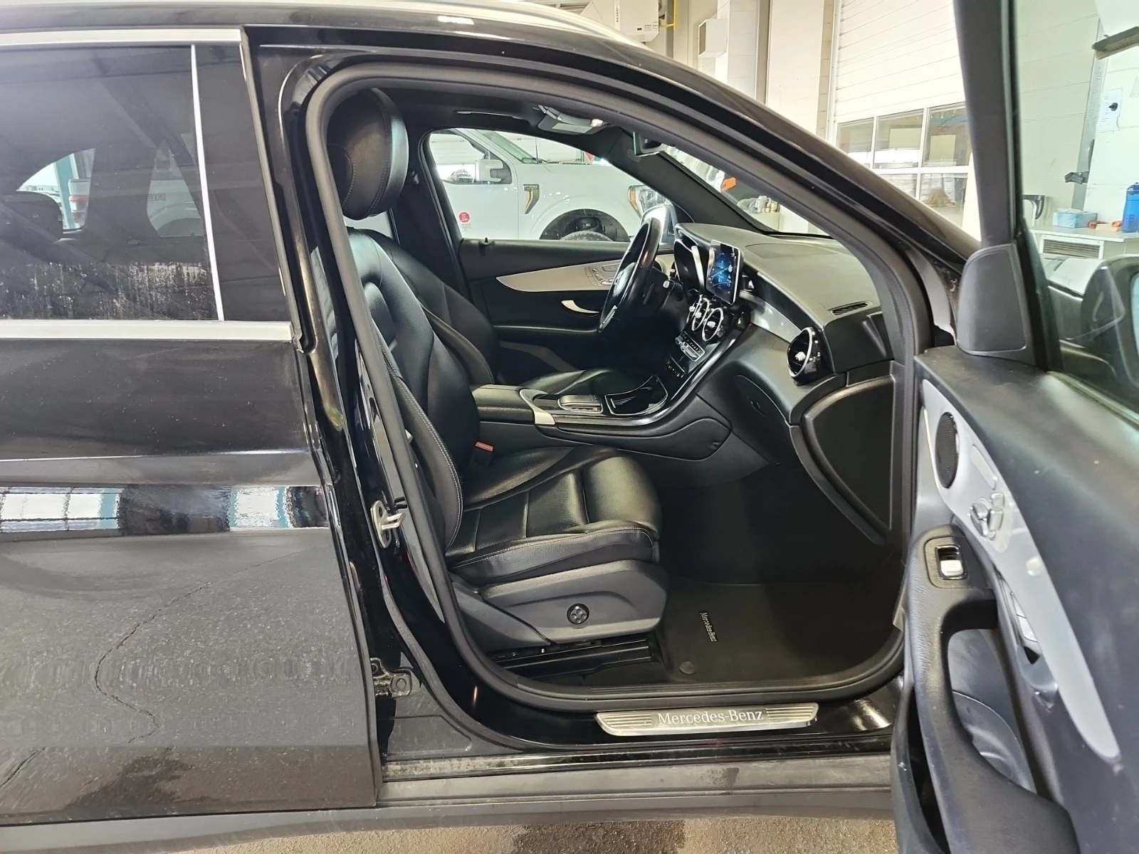 Mercedes-Benz GLC 300 ПАНОРАМА * ПОДГРЕВИ * Blind Spot * CARFAX, снимка 9 - Автомобили и джипове - 54991589