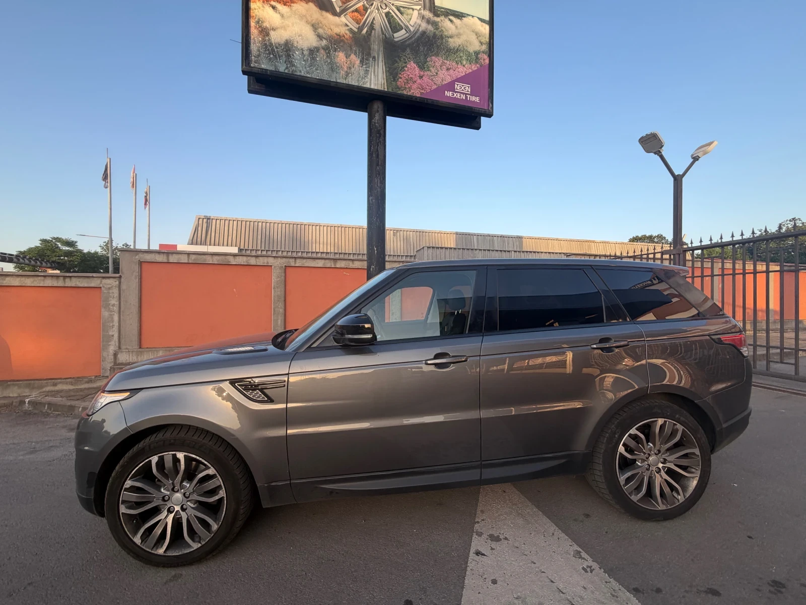 Land Rover Range Rover Sport 3.0D* ПОДГРЕВ* Нови* Гуми, снимка 5 - Автомобили и джипове - 55081393
