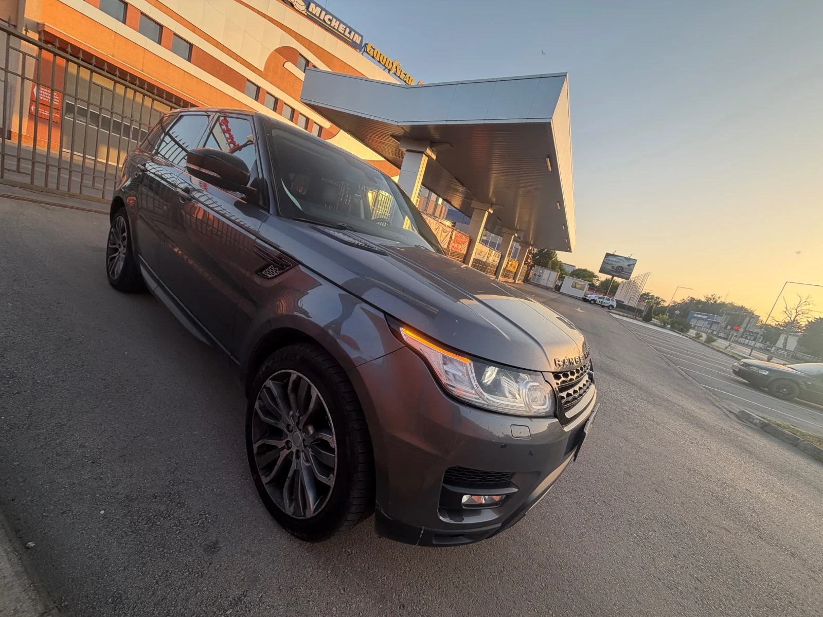 Land Rover Range Rover Sport 3.0D* ПОДГРЕВ* Нови* Гуми, снимка 3 - Автомобили и джипове - 55081393