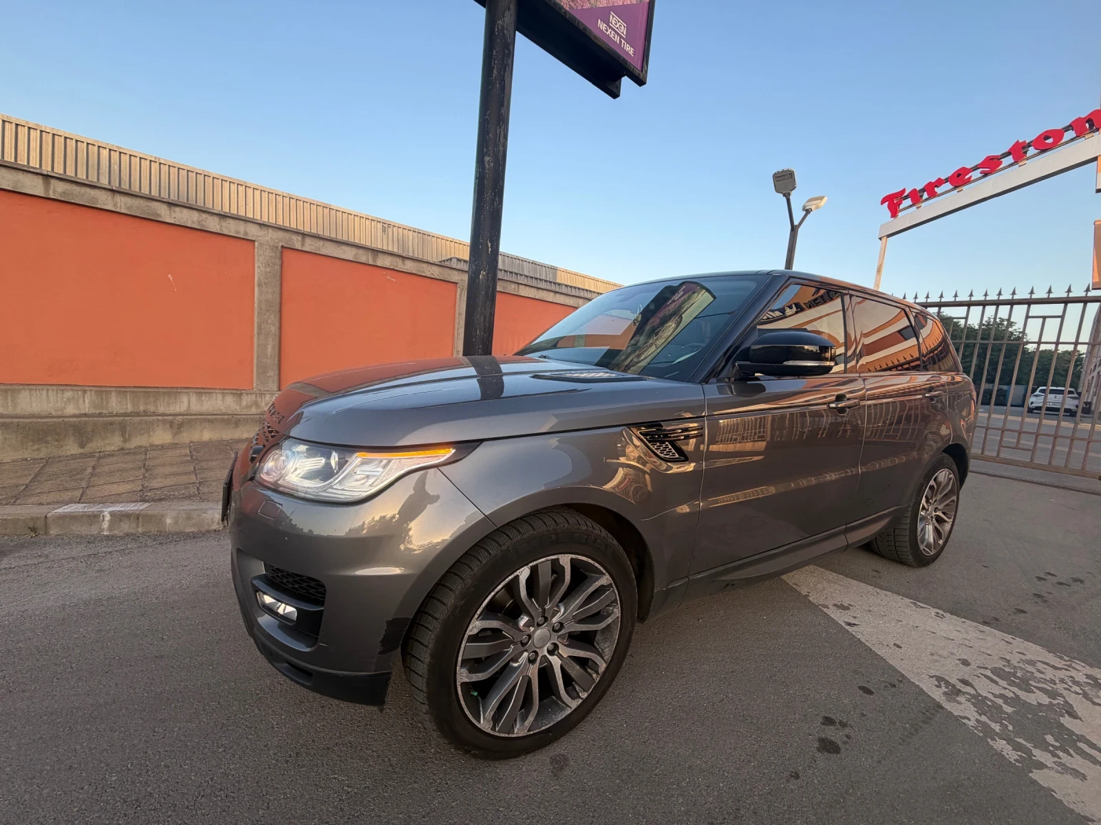 Land Rover Range Rover Sport 3.0D* ПОДГРЕВ* Нови* Гуми, снимка 2 - Автомобили и джипове - 55081393