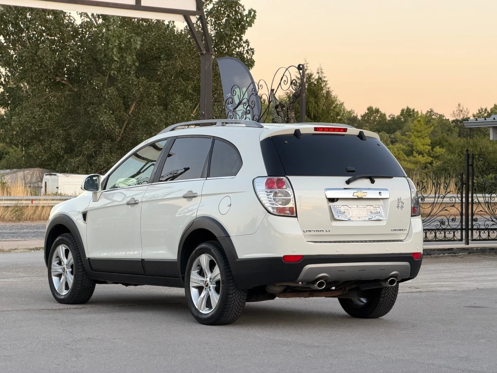 Chevrolet Captiva 2.0VCDI 4x4 6+ 1 АВТОМАТ, снимка 5 - Автомобили и джипове - 55984729