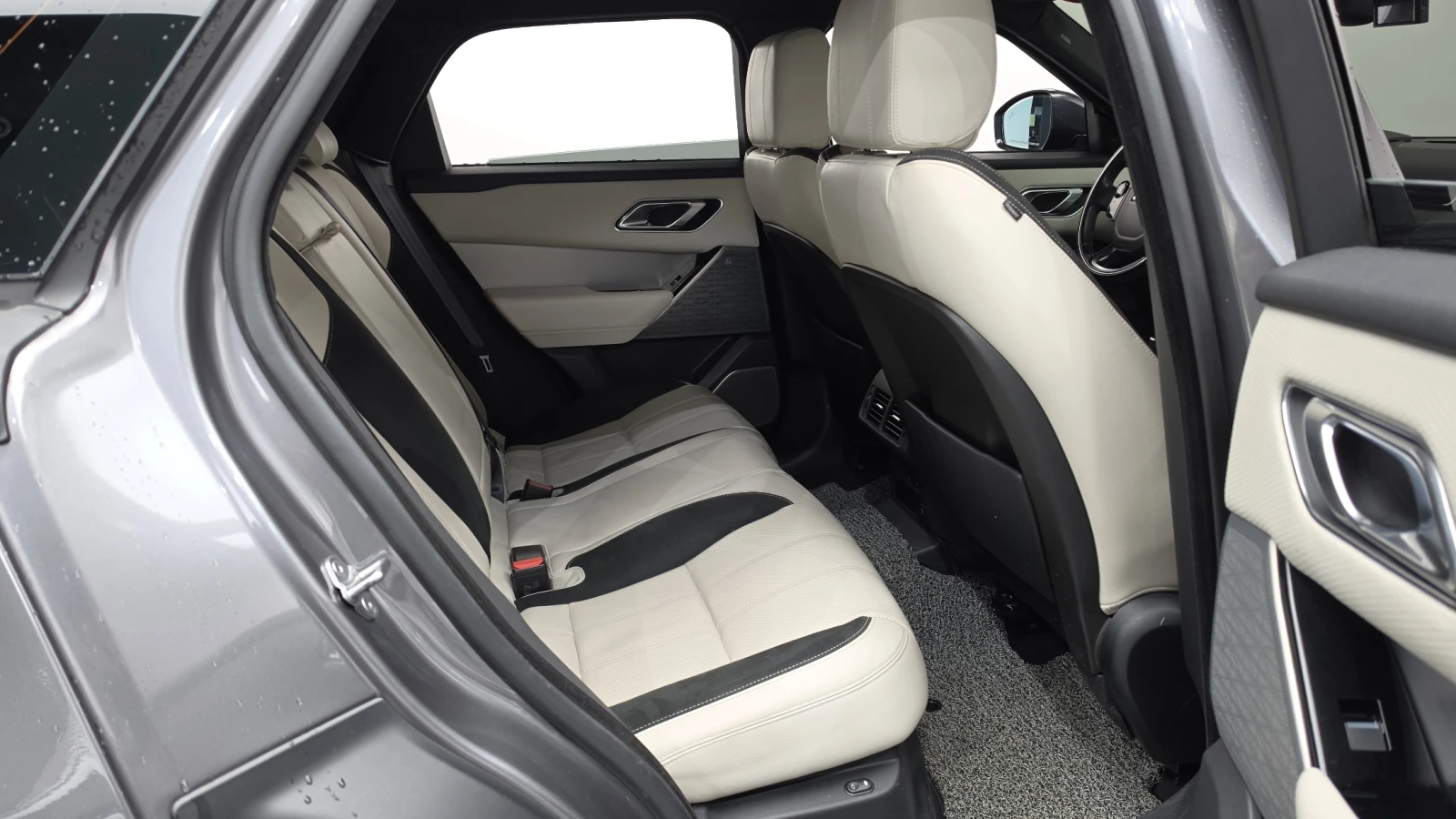 Land Rover Range Rover Velar 2017* R-DYNAMIC SE* MERIDIAN* PANO* ПОДГРЕВ* КАМЕР, снимка 16 - Автомобили и джипове - 56061214