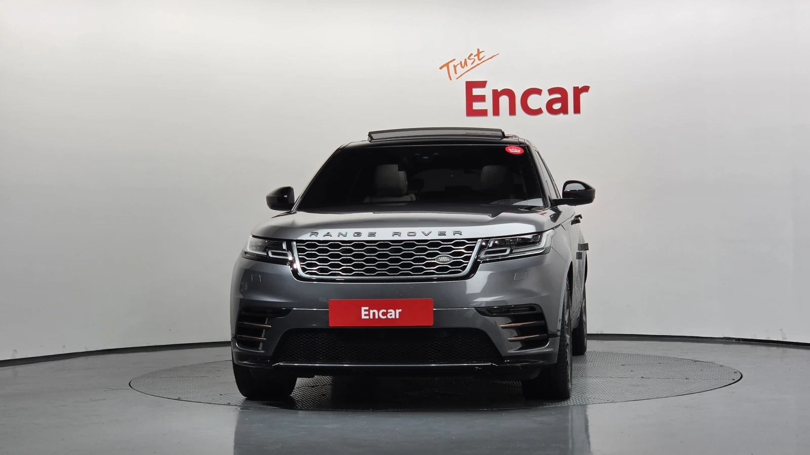 Land Rover Range Rover Velar 2017* R-DYNAMIC SE* MERIDIAN* PANO* ПОДГРЕВ* КАМЕР, снимка 2 - Автомобили и джипове - 56061214