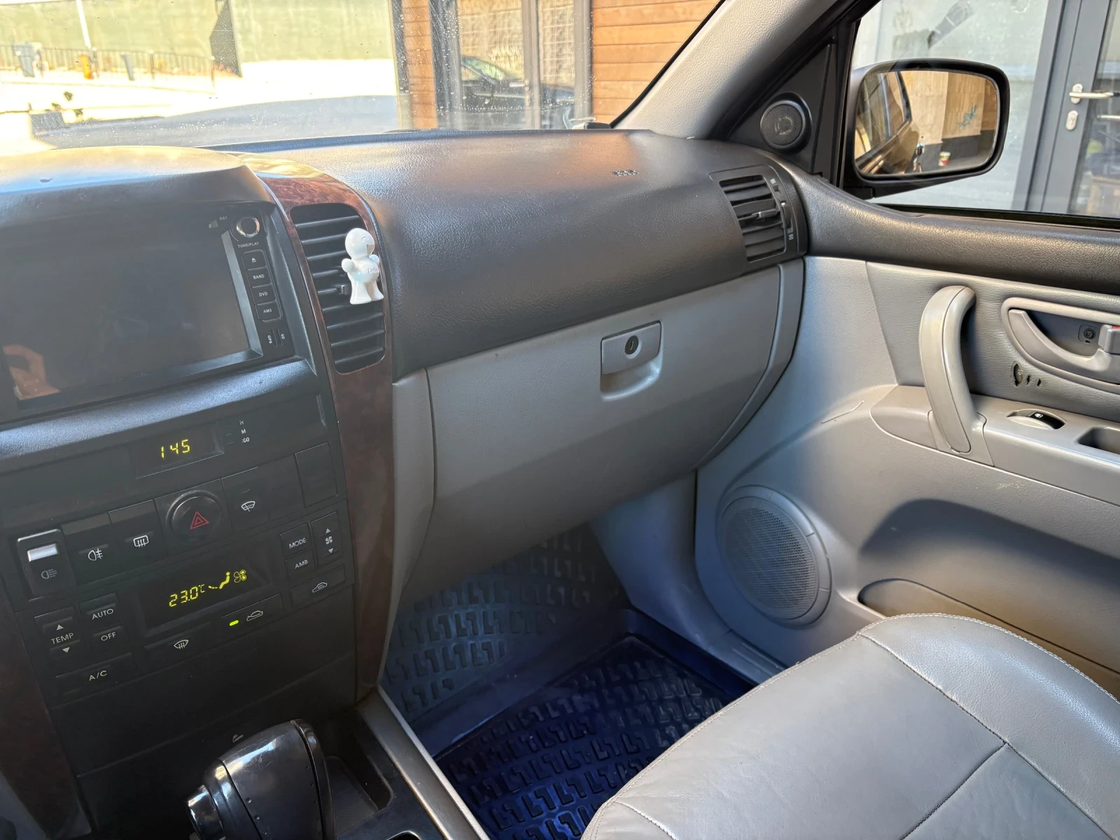 Kia Sorento 2.5CRDI, снимка 15 - Автомобили и джипове - 56149279