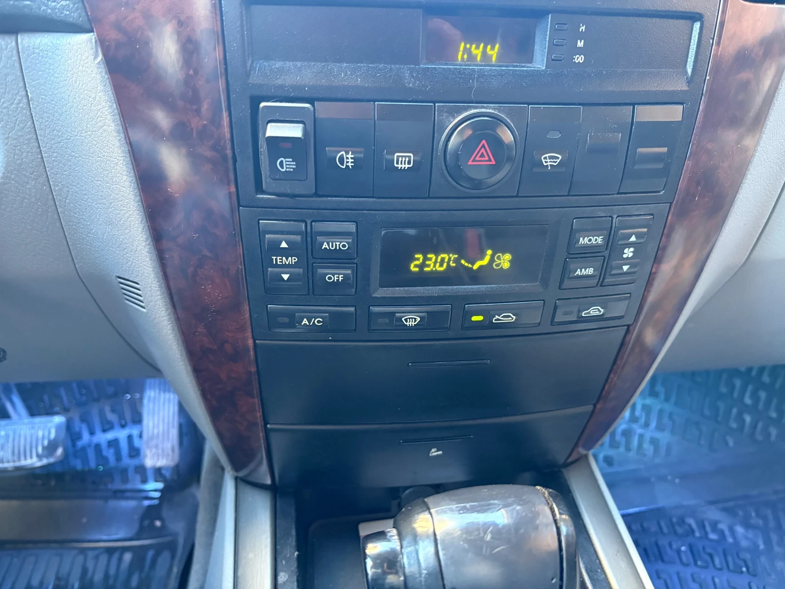 Kia Sorento 2.5CRDI, снимка 14 - Автомобили и джипове - 56149279