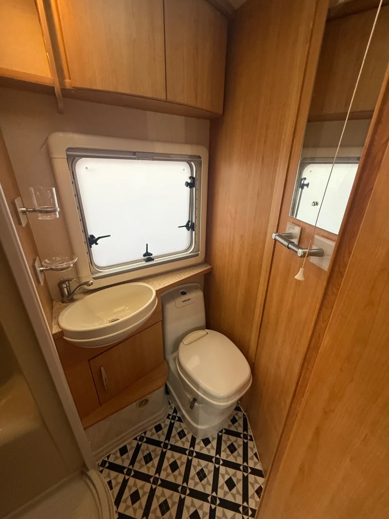 Каравана Tabbert АCE AWARD-КРАЛСКА СПАЛНЯ/MOVER/ФОРСЕЛТ/СОЛАР/TV/, снимка 9 - Каравани и кемпери - 52680393