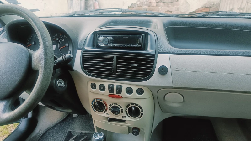 Fiat Punto, снимка 5 - Автомобили и джипове - 49199709