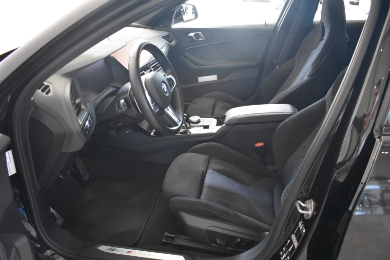 BMW M135 xDrive, снимка 5 - Автомобили и джипове - 51578746