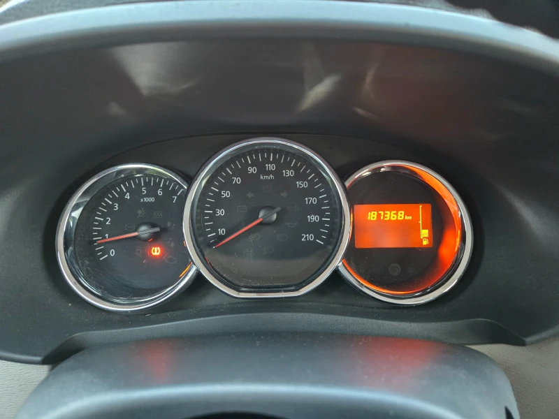 Dacia Lodgy 1.5 DCI Navi Климатик 1-Собственик 7-Седалки, снимка 14 - Автомобили и джипове - 51826617