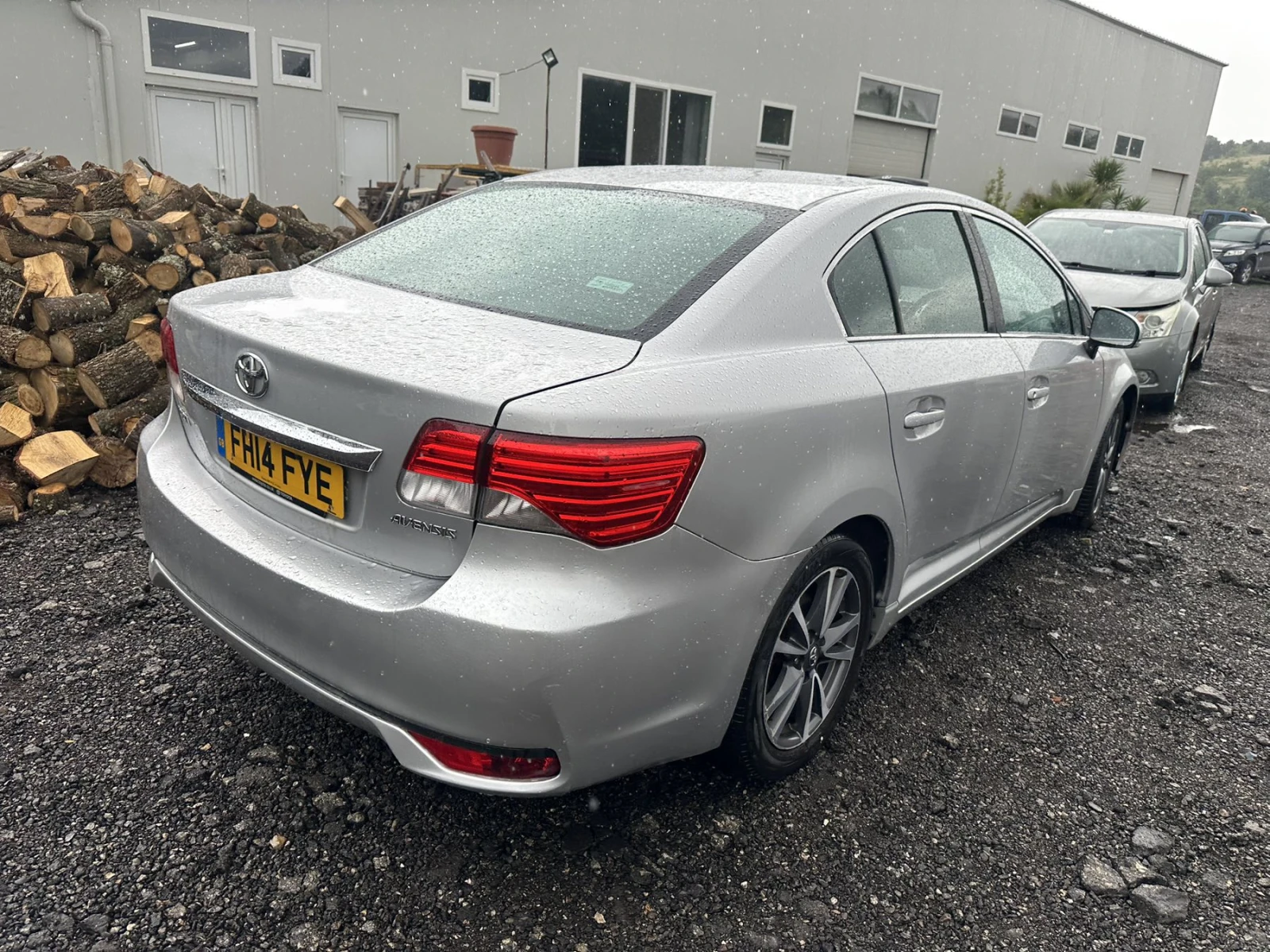 Toyota Avensis 1. 8 Valvematic 147 к. с, автоматик НА ЧАСТИ, снимка 6 - Автомобили и джипове - 52982359