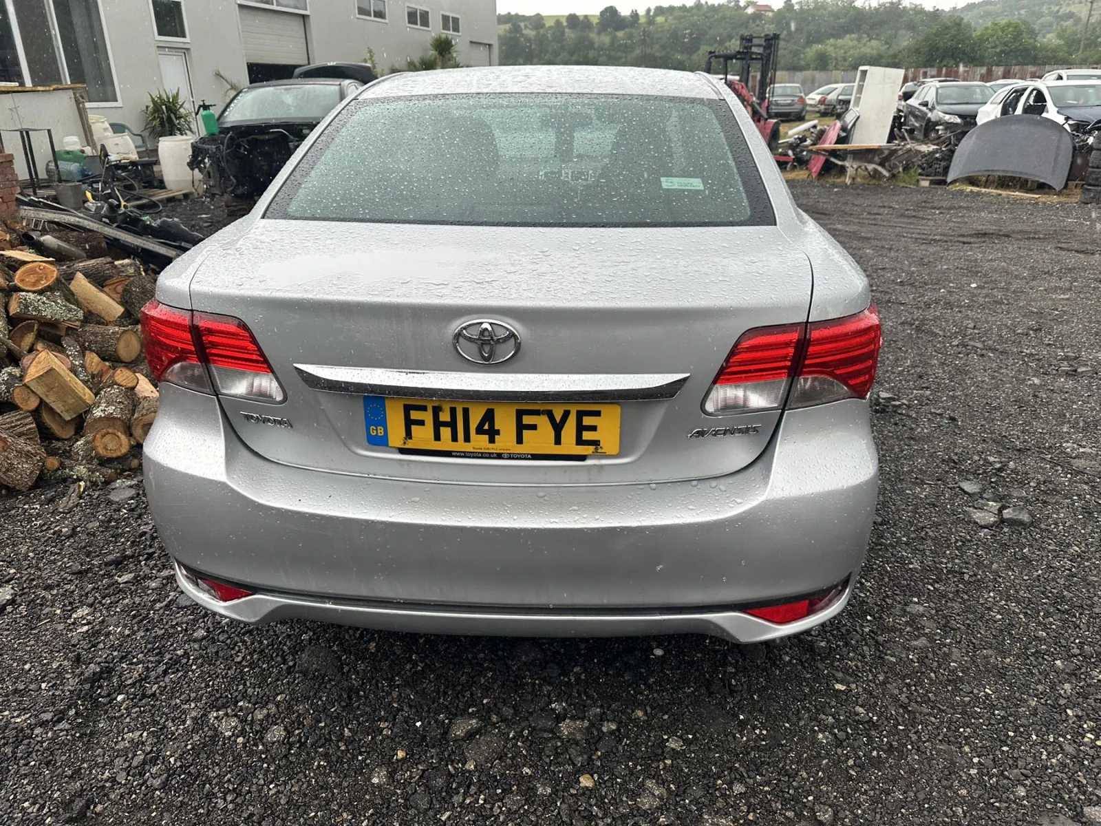 Toyota Avensis 1. 8 Valvematic 147 к. с, автоматик НА ЧАСТИ, снимка 3 - Автомобили и джипове - 52982359