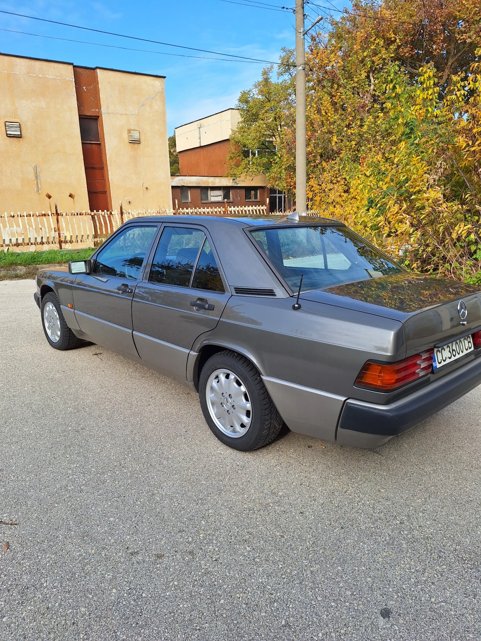 Mercedes-Benz 190  - изображение 9